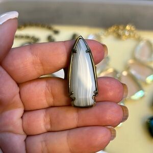 EUC Kendra Scott antique brass white banded agate adjustable ring